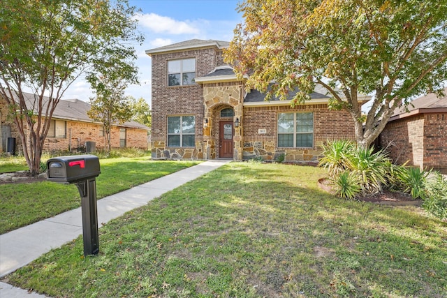 view of front of property featuring a front lawn