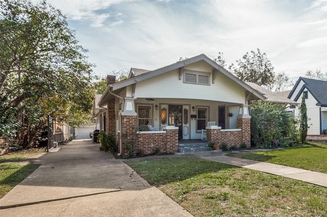 view of front facade featuring covered porch and a front yard