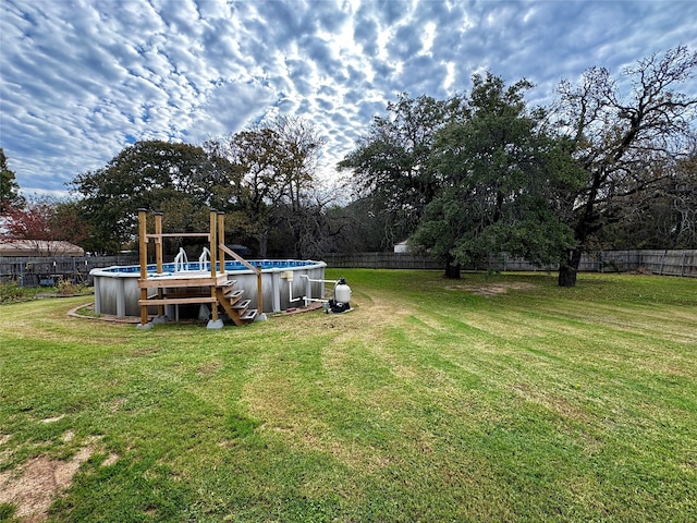 view of yard featuring a fenced in pool