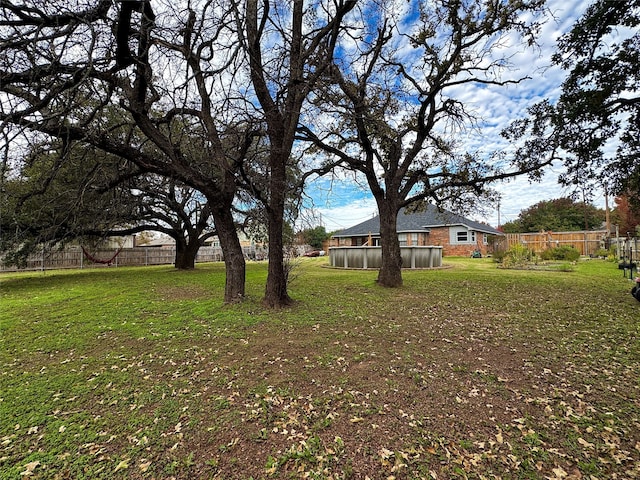 view of yard with a swimming pool