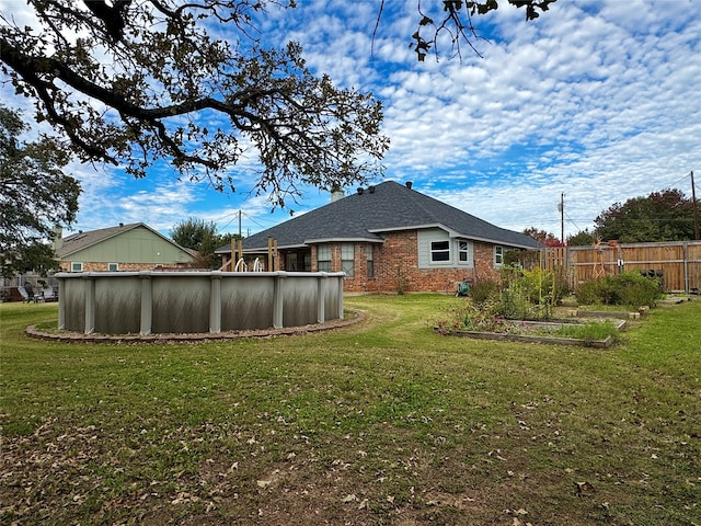 view of yard with a fenced in pool