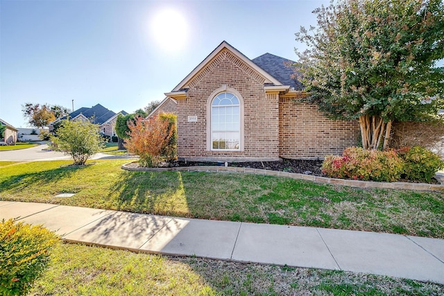 front of property featuring a front lawn