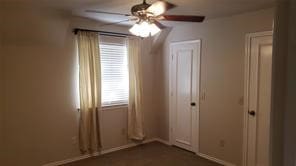 unfurnished bedroom featuring ceiling fan