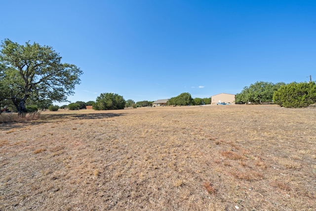 view of yard featuring a rural view