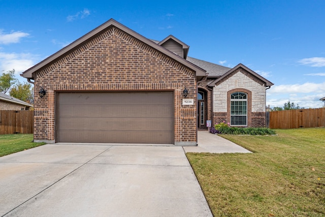 view of front facade featuring a garage and a front yard