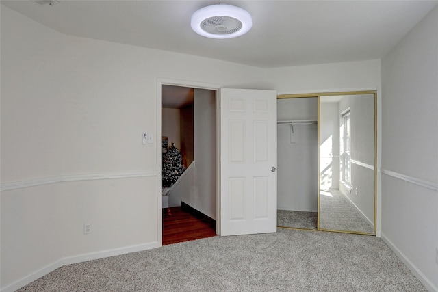 unfurnished bedroom featuring carpet flooring and a closet