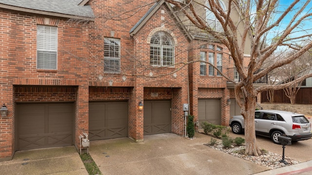 view of front of property featuring a garage