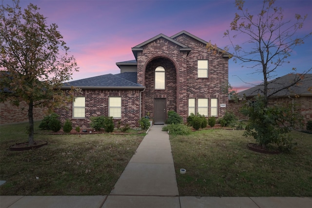 view of front facade with a lawn