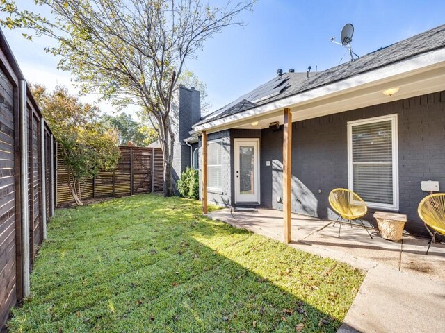 view of yard featuring a patio area