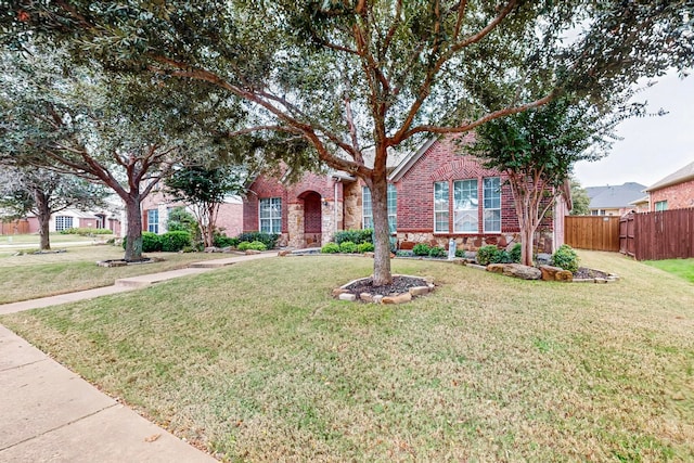 view of front facade with a front lawn