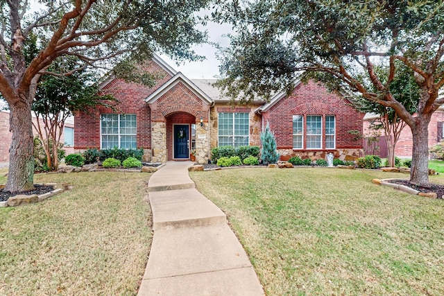 view of front of property with a front lawn