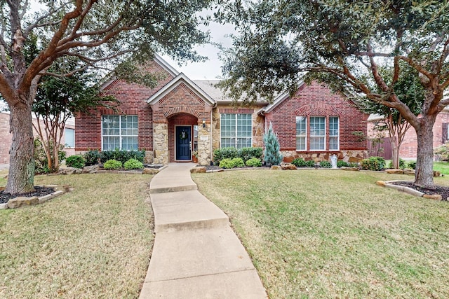 view of front of house featuring a front yard