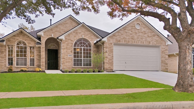 view of front of home featuring a garage and a front yard