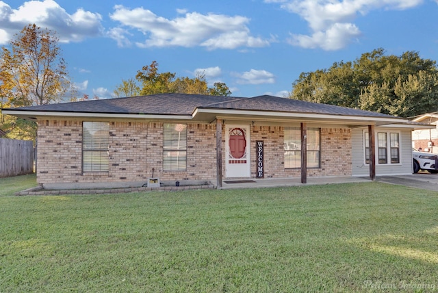 ranch-style house featuring a front yard