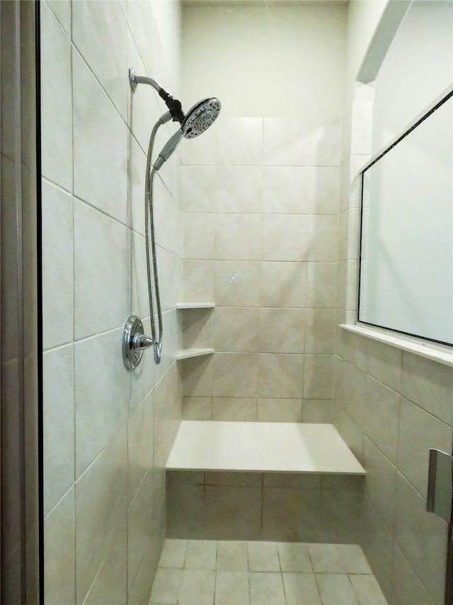 bathroom featuring a tile shower