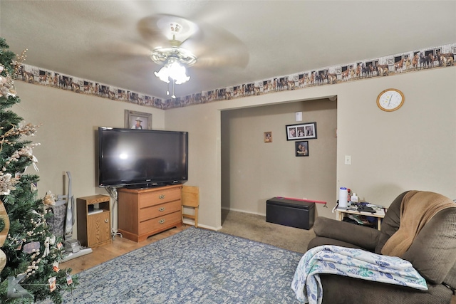 carpeted living room featuring ceiling fan