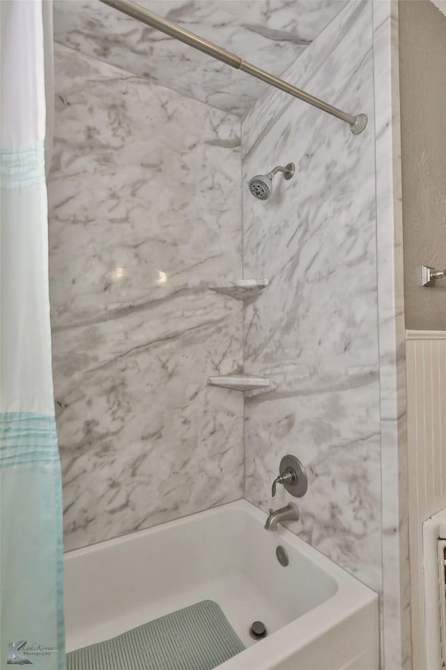 bathroom with shower / tub combo