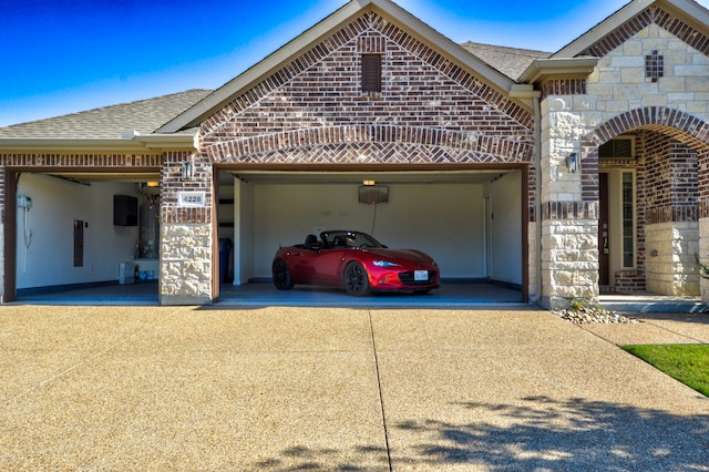 view of front facade with a garage