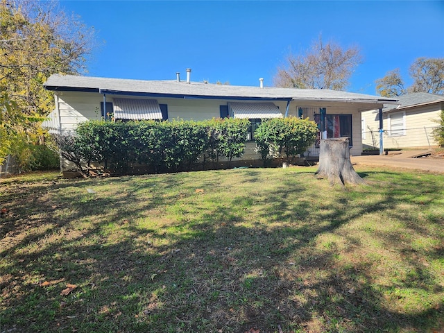 view of front of house featuring a front yard