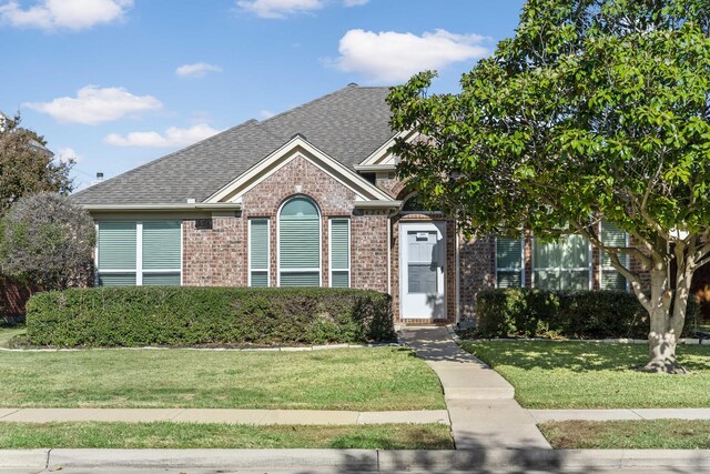 view of front of house with a front yard