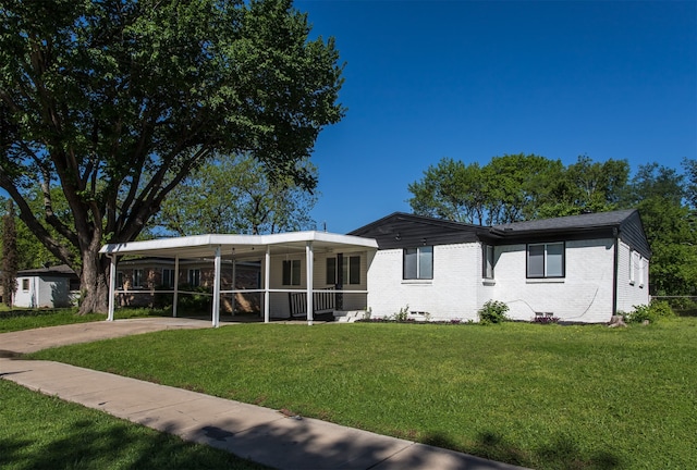 view of front of house featuring a front yard and a carport