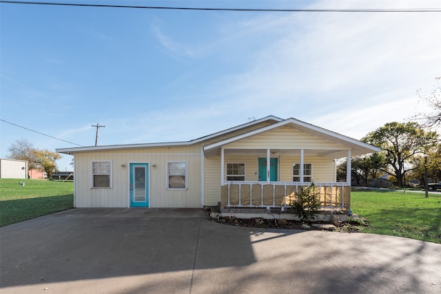 view of front facade with covered porch and a front lawn