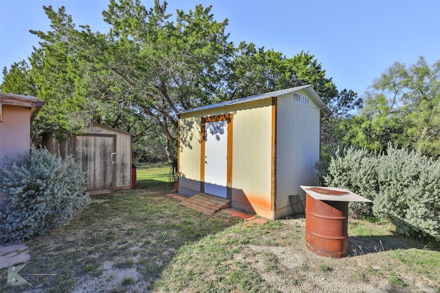 view of outbuilding