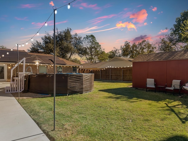 view of yard at dusk