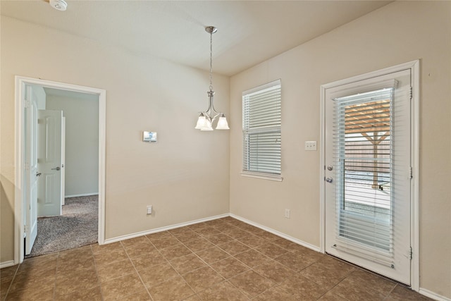 tiled empty room with a notable chandelier