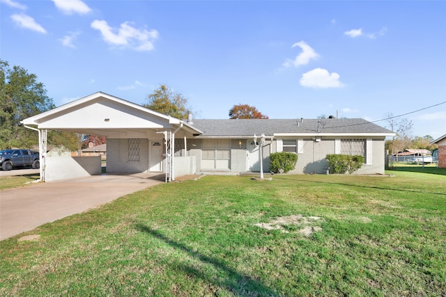 ranch-style house featuring a front lawn and a carport