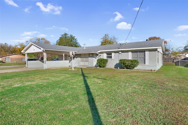 single story home with a front lawn