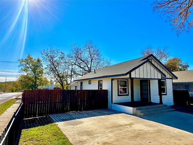 view of front of home featuring a porch