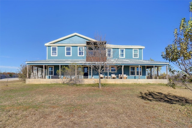 farmhouse-style home with a front lawn