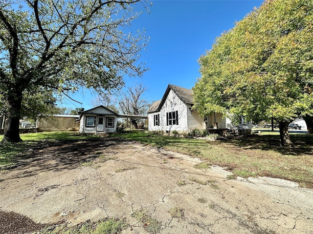 exterior space featuring a carport