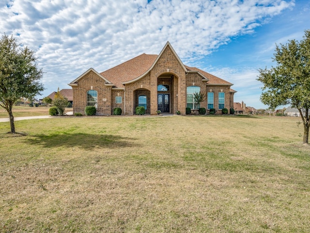 view of front of property with a front yard