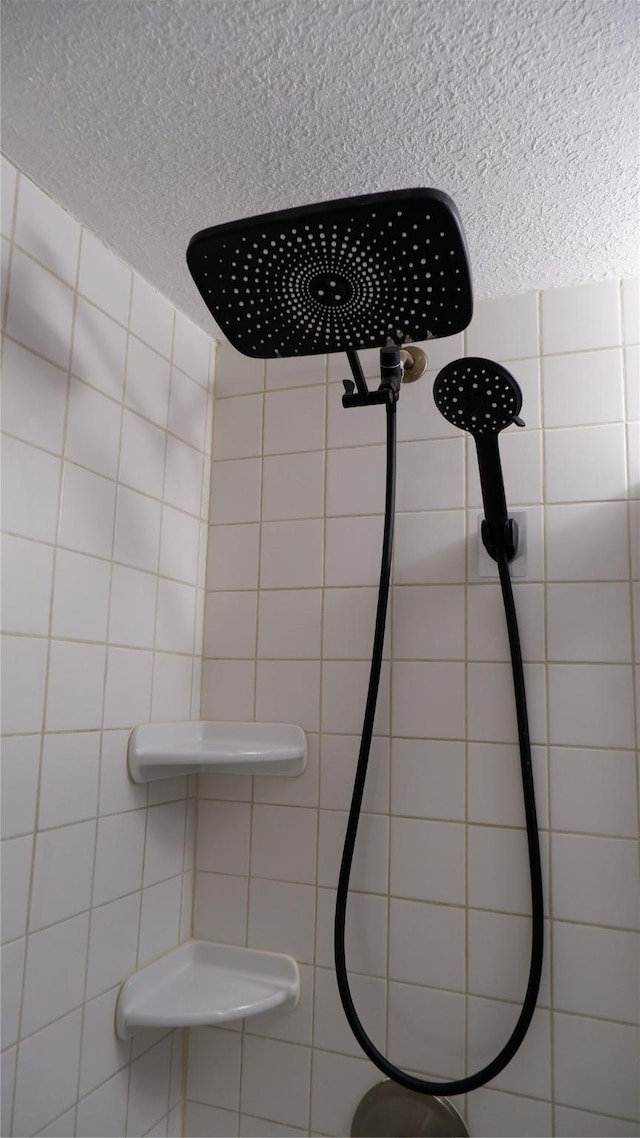 interior details with a tile shower