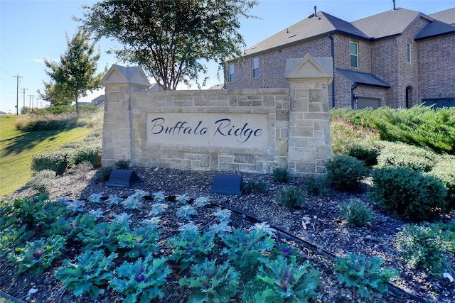 view of community / neighborhood sign