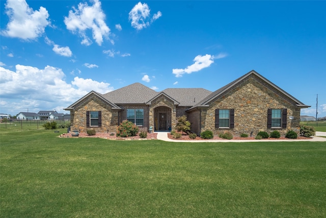 craftsman house with a front lawn