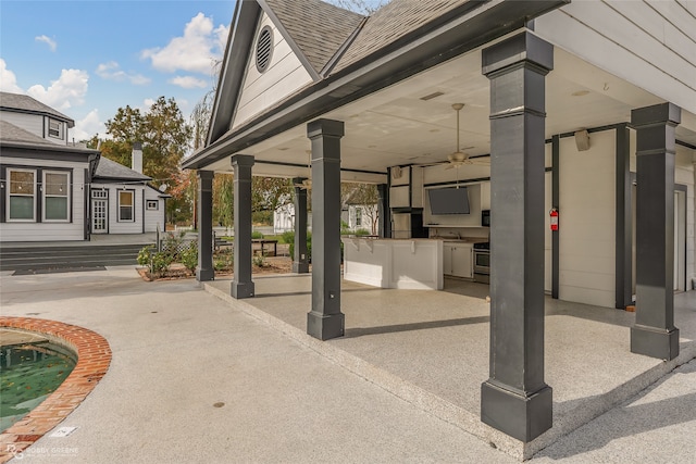 view of patio featuring an outdoor kitchen and ceiling fan