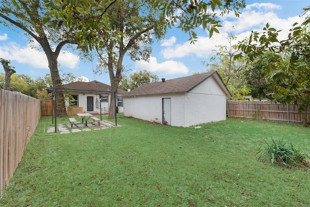 view of yard featuring a patio area