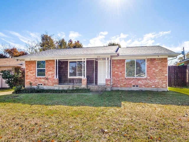 single story home with a front lawn