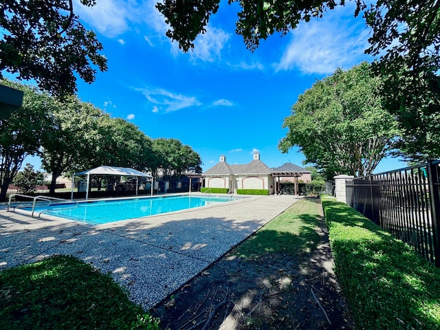 view of swimming pool