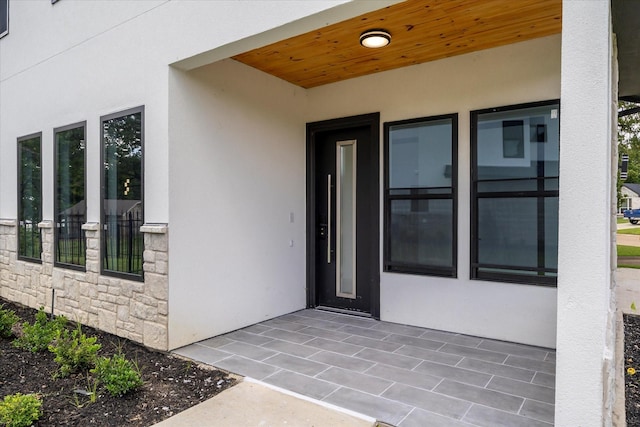 property entrance featuring a patio