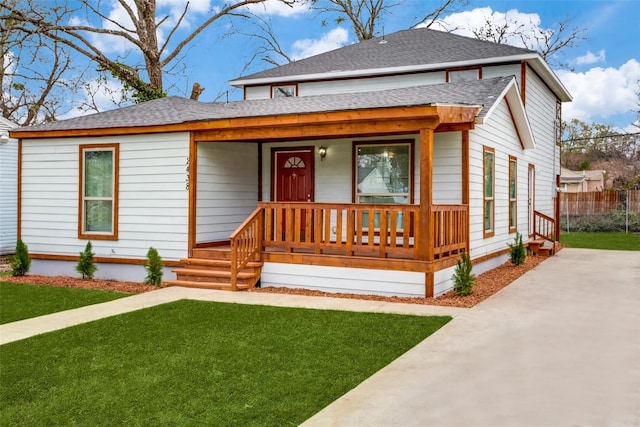 view of front of house with covered porch and a front lawn