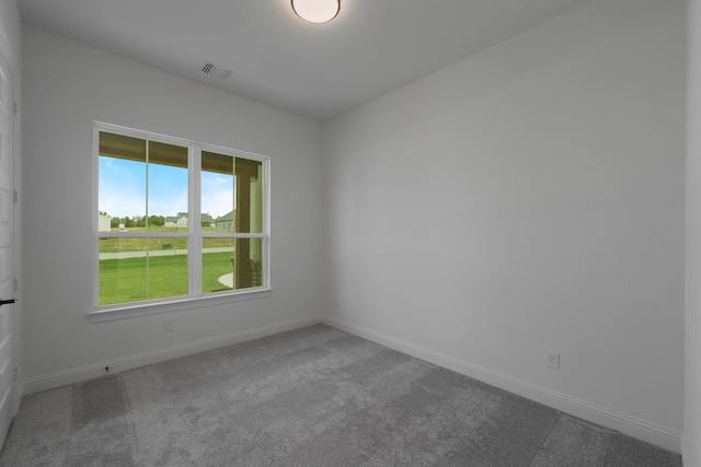 unfurnished room featuring carpet floors