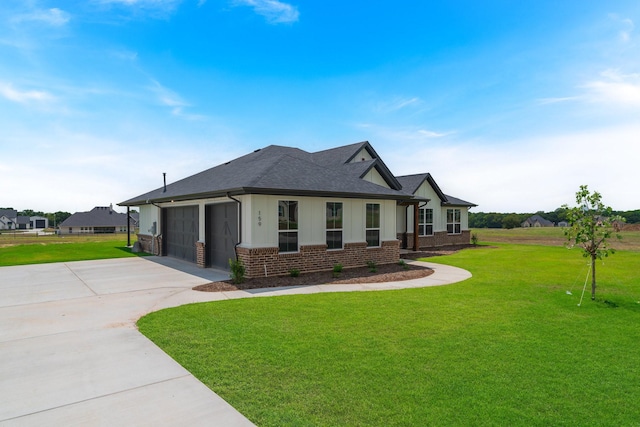 view of front of house featuring a garage and a front yard