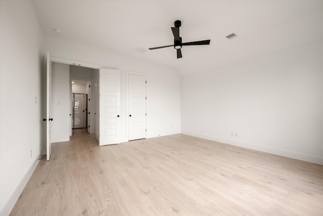 unfurnished bedroom featuring ceiling fan, a closet, and light wood-type flooring