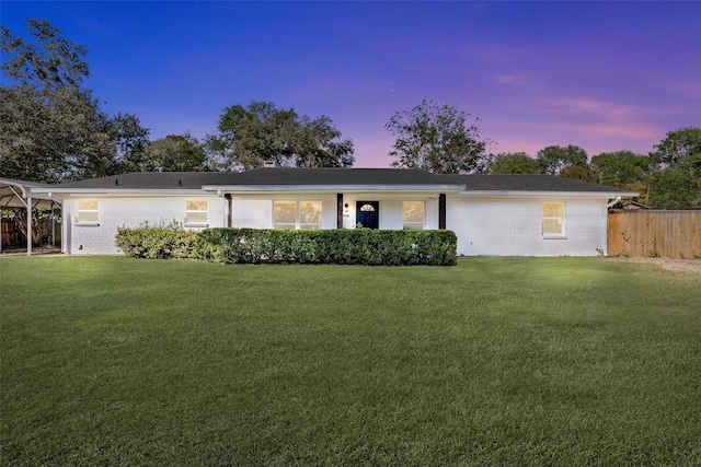 single story home featuring a lawn