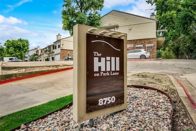 view of community / neighborhood sign