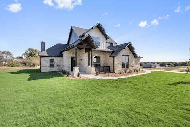 view of front of home featuring a front yard